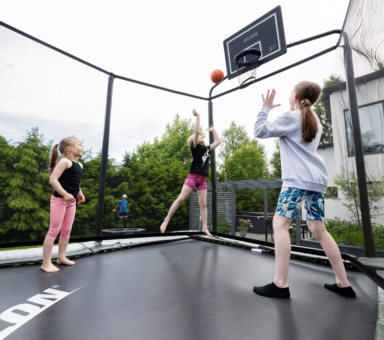 Trampolin untuk Usia Berapa dan Cara Aman Bermain yang Aman