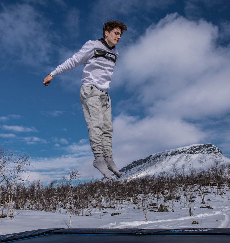 Trampoline basic jump, landing with hands downwards